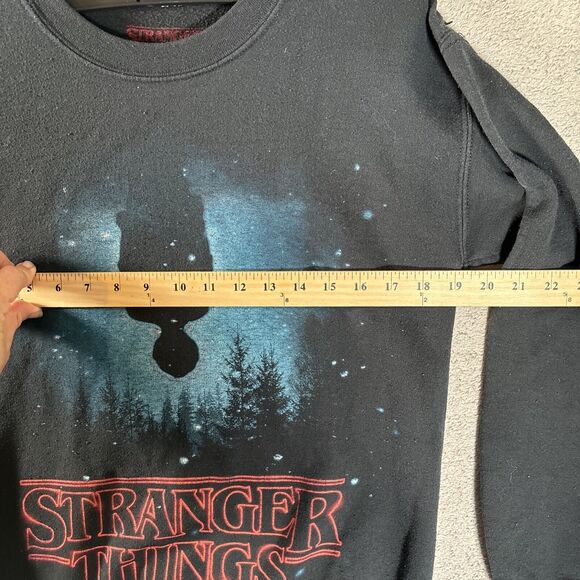 Stranger Things Sweatshirt Size S Black Upside Down Pull Over Crew Neck - Picture 5 of 8